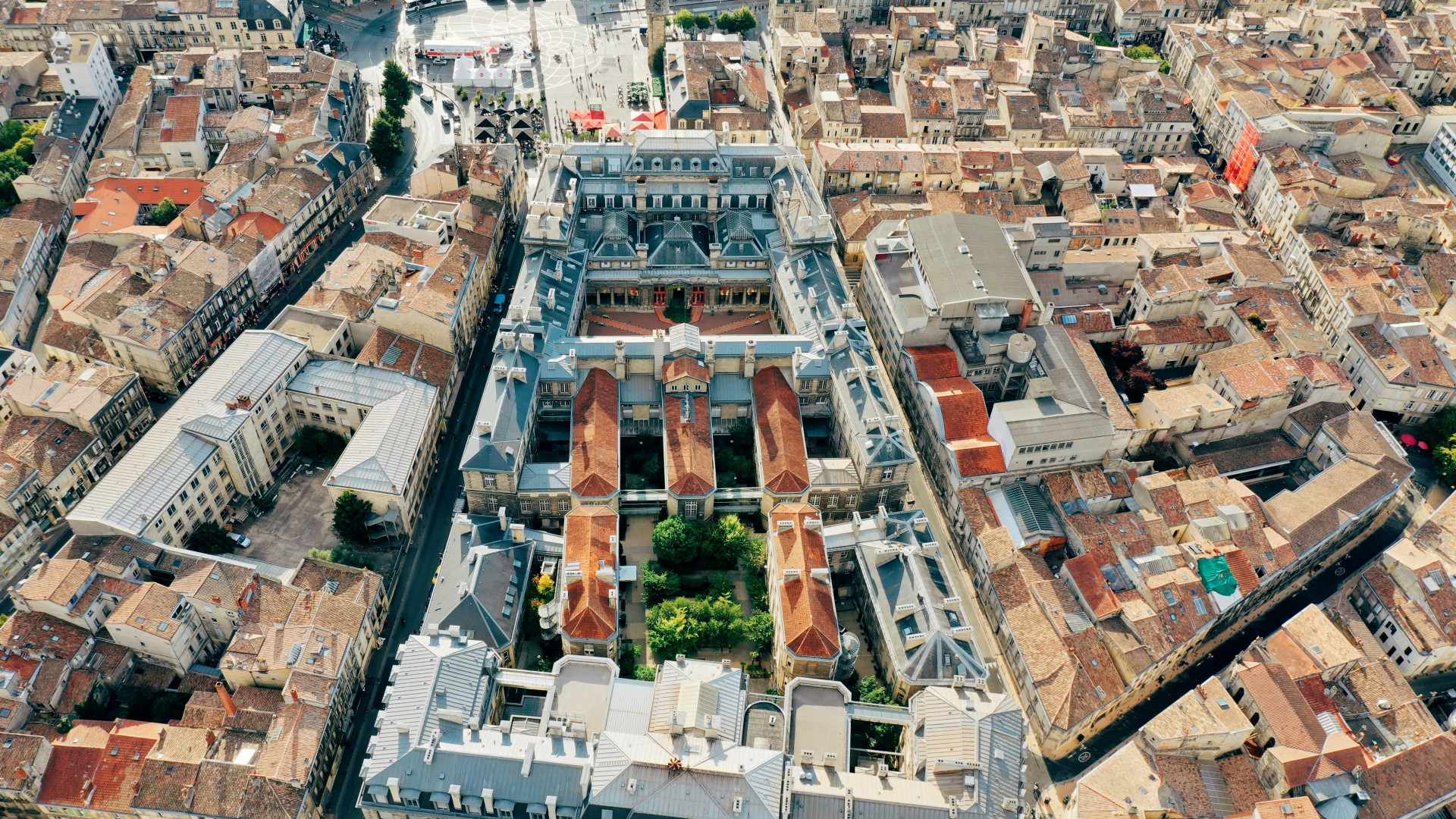 Comment choisir le bon hôtel pour visiter Bordeaux ?